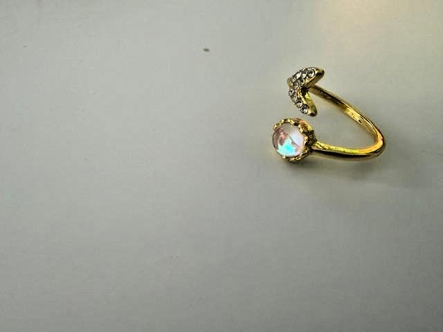 Opalescent Cabochon Rhinestone Leaf Adjustable Ring Gold Tone Size 7