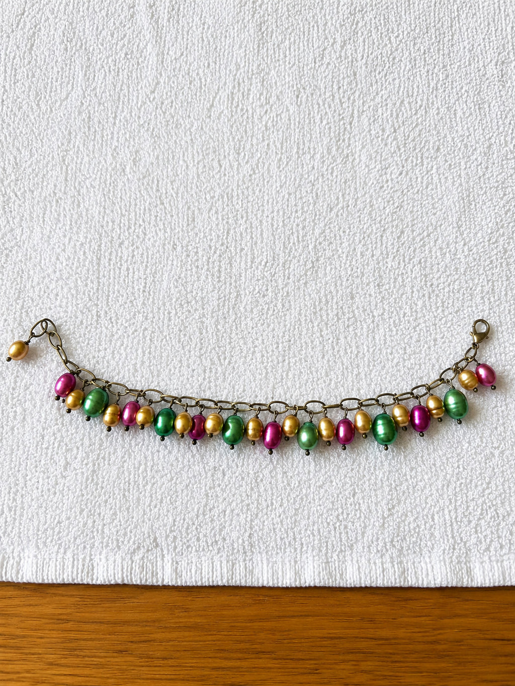 Multicolor Pearlized Bead Cluster Charm Bracelet Antiqued Gold Tone 8"