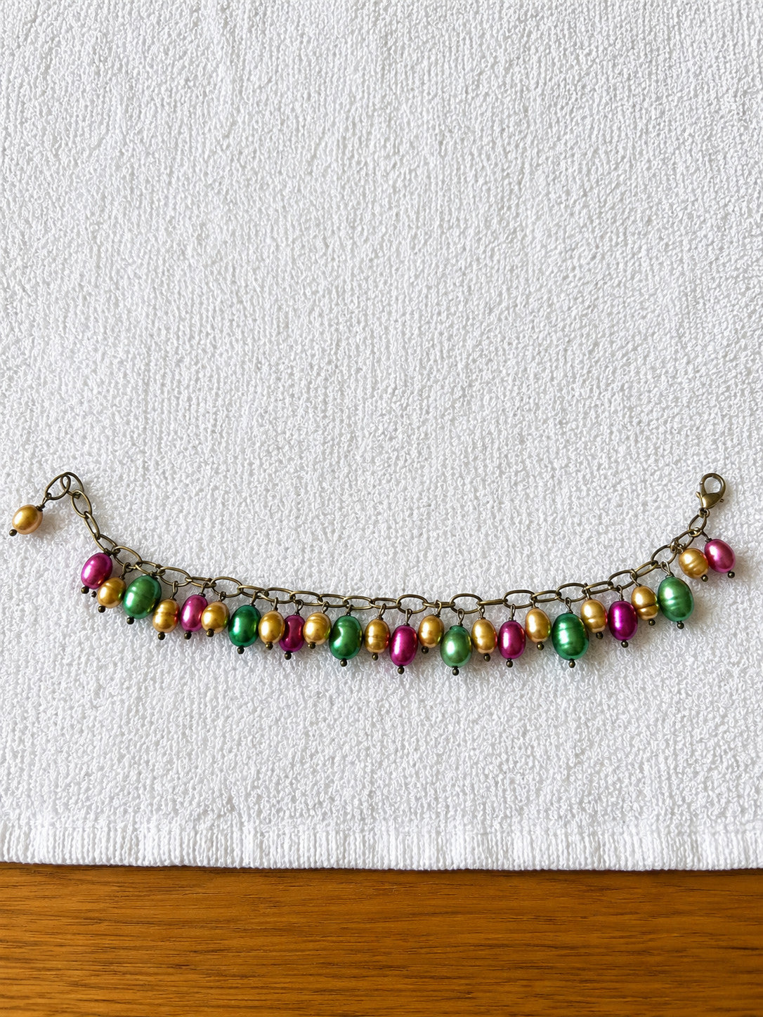 Multicolor Pearlized Bead Cluster Charm Bracelet Antiqued Gold Tone 8"