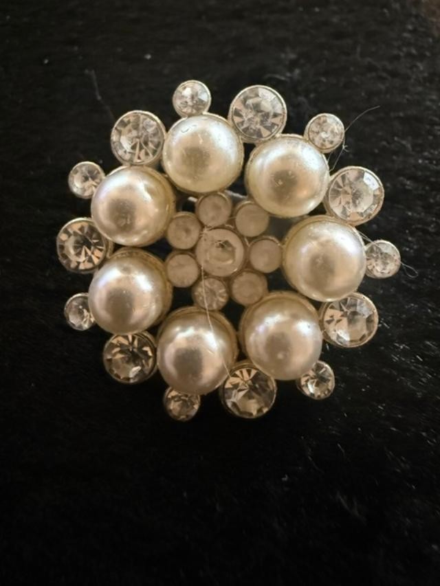 Faux Pearl Clear Rhinestone Cluster Brooch Pin