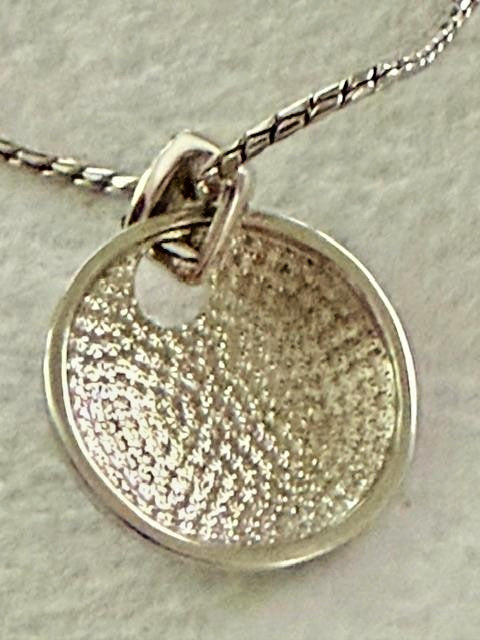 Black Clear Rhinestone Floral Round Pendant Silver Tone Necklace 17 Inch
