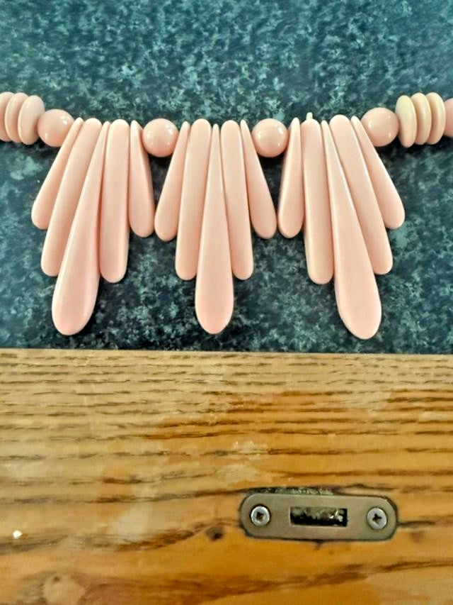 Peach Pink Faux Coral Plastic Beaded Fringe Bib Necklace 19 in