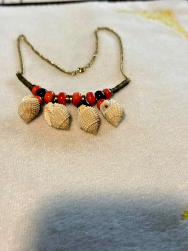 Vintage Natural Shell Red Black Bead Gold Tone Choker Necklace 16”