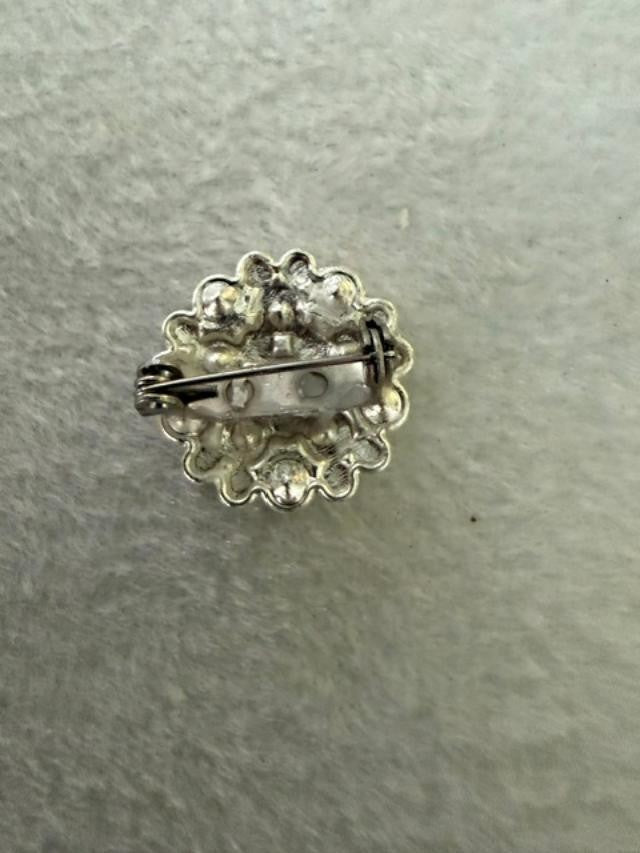 New Never Worn Faux Pearl Rhinestone Cluster Brooch Silver Tone Pin 1 Inch