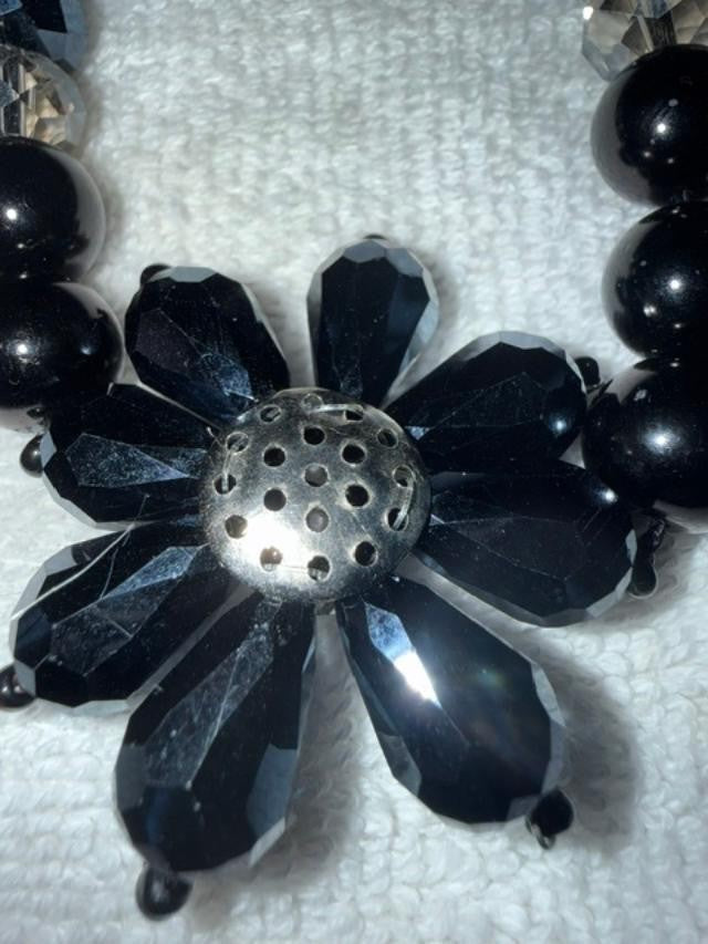 Black Beaded Flower Pendant Necklace approx 18." Facetedt Costume Jewelry
