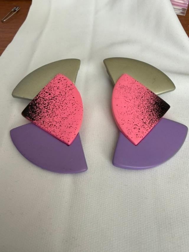 Memphis-style geometric clip-on earrings featuring layered fan-shaped pieces in