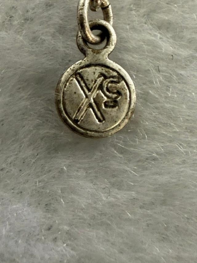 Axcess Liz Claiborne Silver Tone Ribbed Circle Pendant Necklace 18”