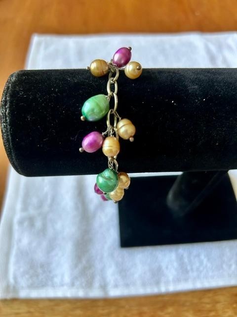 Multicolor Pearlized Bead Cluster Charm Bracelet Antiqued Gold Tone 8"