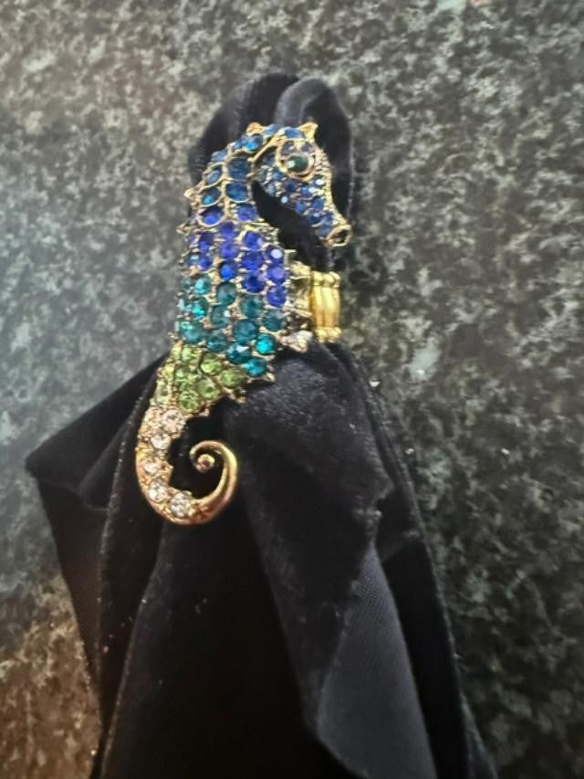 Blue Green Rhinestone Seahorse Stretch Ring Gold Tone Elastic Crystal Ocean