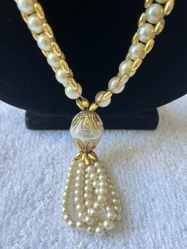 Vintage Faux Pearl Woven Gold Tone Tassel Pendant Necklace 30" Slipover