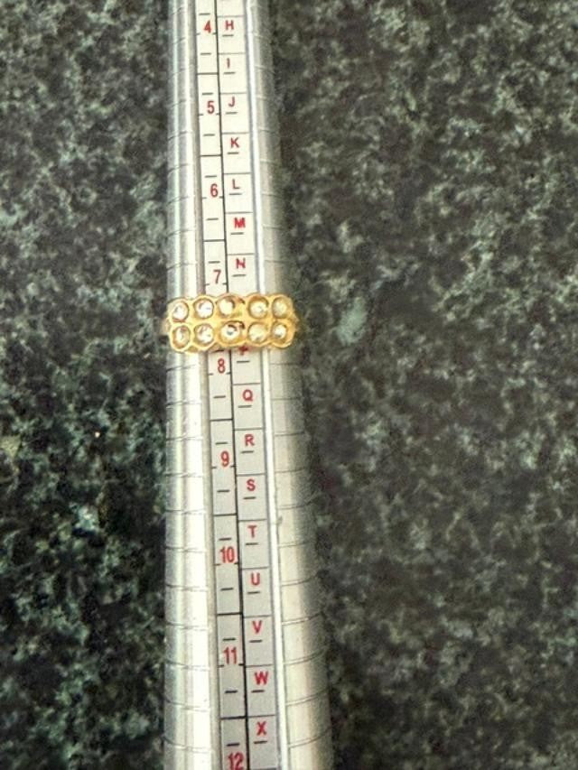 Unmarked Gold Tone Double Row Clear Rhinestone Band Ring Size 7.5