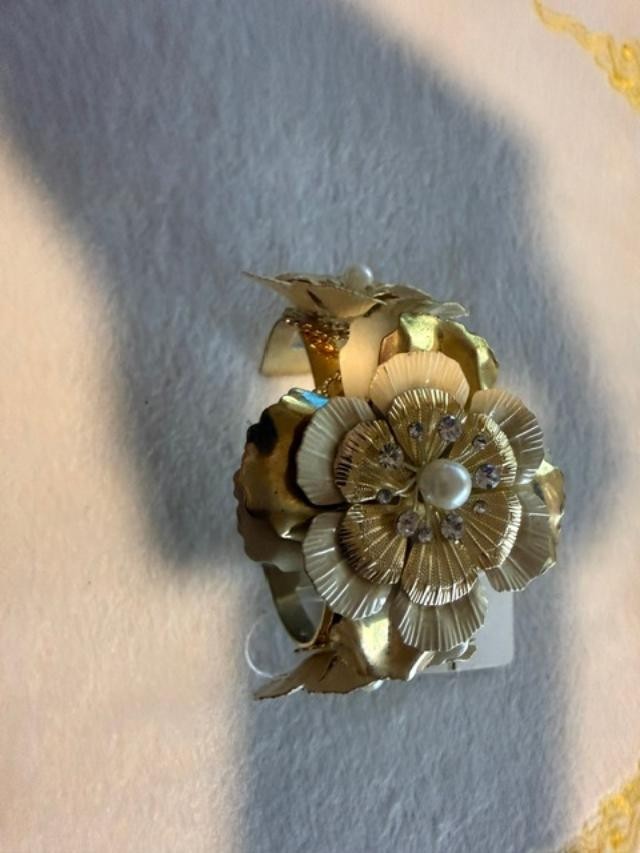 Chunky Gold Metal Flower Cuff Bracelet Filigree Wrap Rose Daisy's Pearl Large