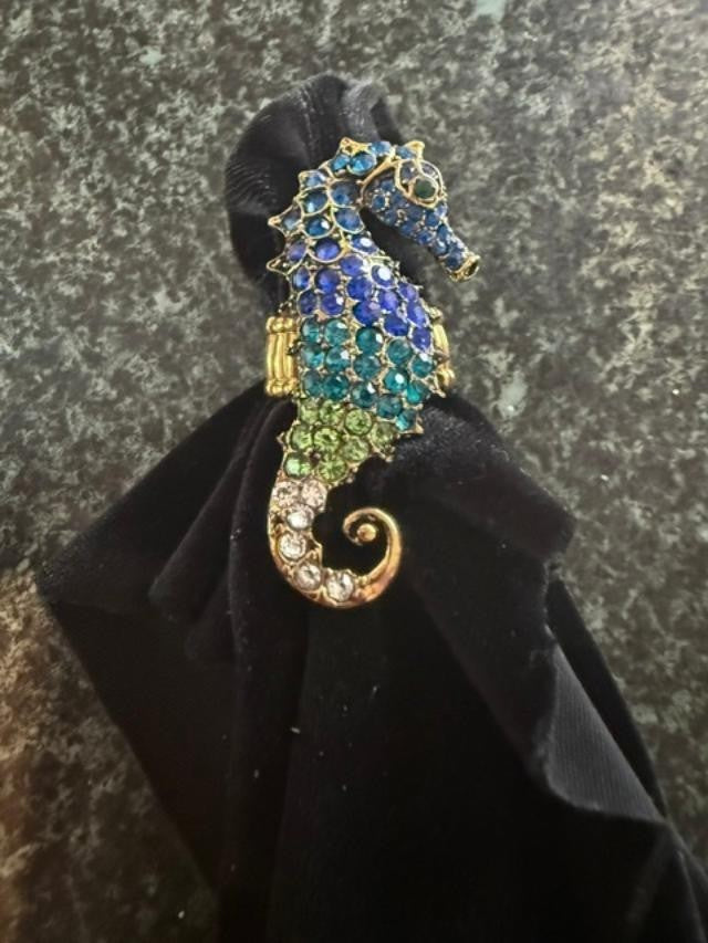 Blue Green Rhinestone Seahorse Stretch Ring Gold Tone Elastic Crystal Ocean