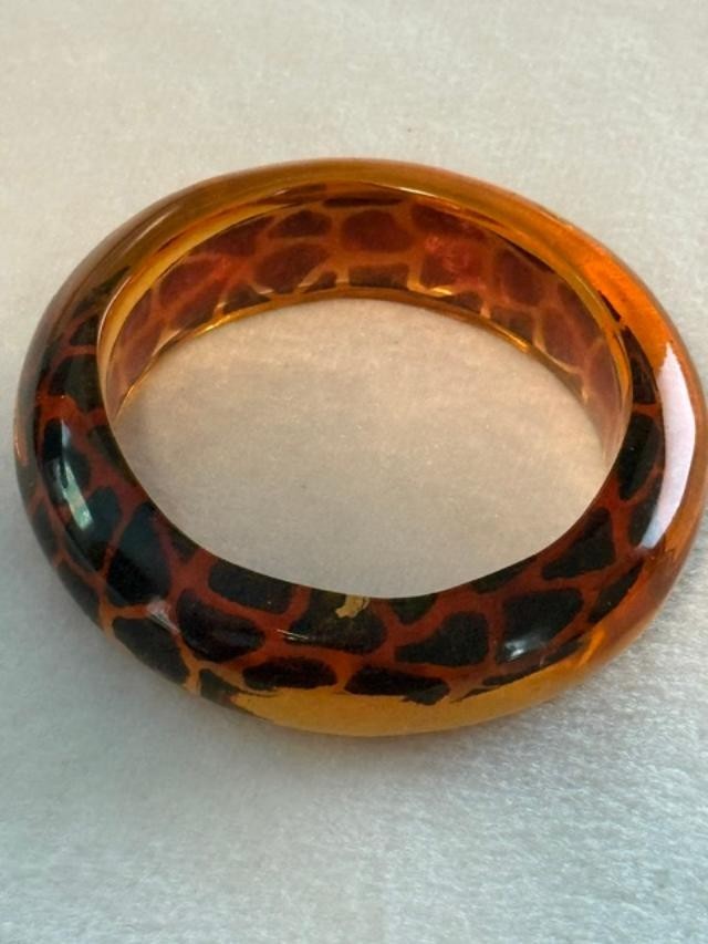 Vintage 1980s Amber Lucite Giraffe Print Chunky Bangle Bracelet 1 Inch
