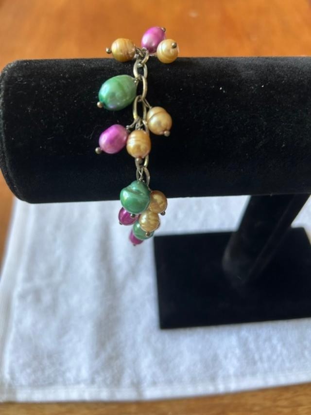 Multicolor Pearlized Bead Cluster Charm Bracelet Antiqued Gold Tone 8"