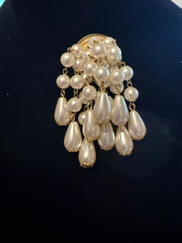 Vintage Faux Pearl Chandelier Cascading Waterfall Dangle Brooch Gold Tone
