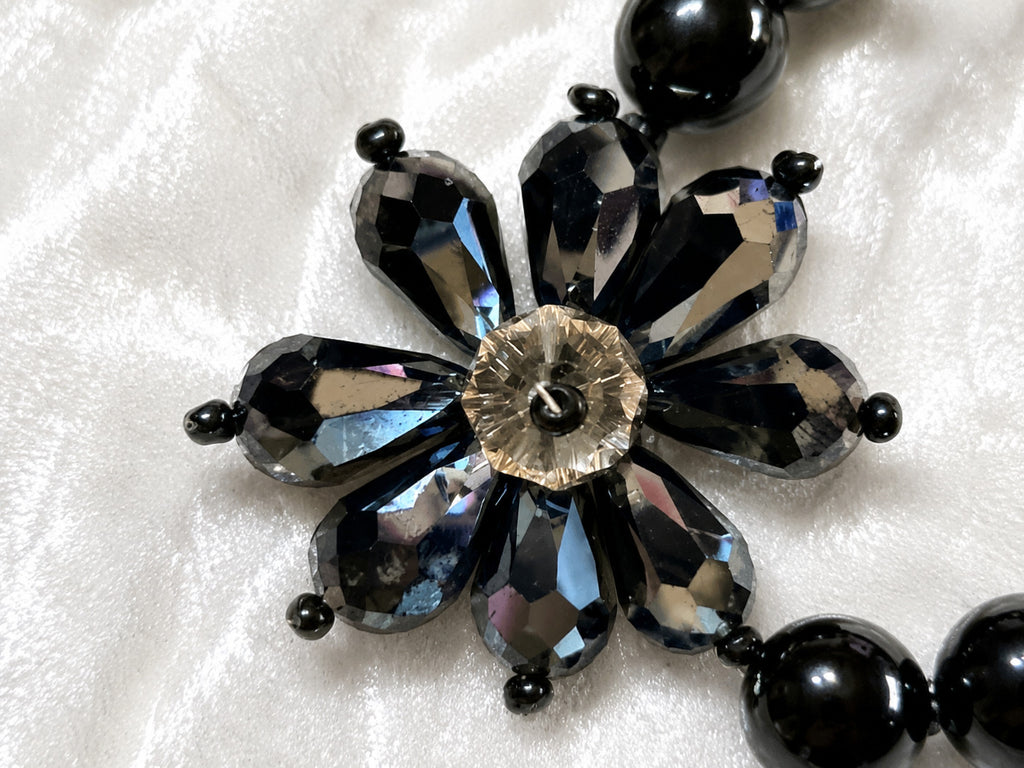 Black Beaded Flower Pendant Necklace approx 18." Facetedt Costume Jewelry