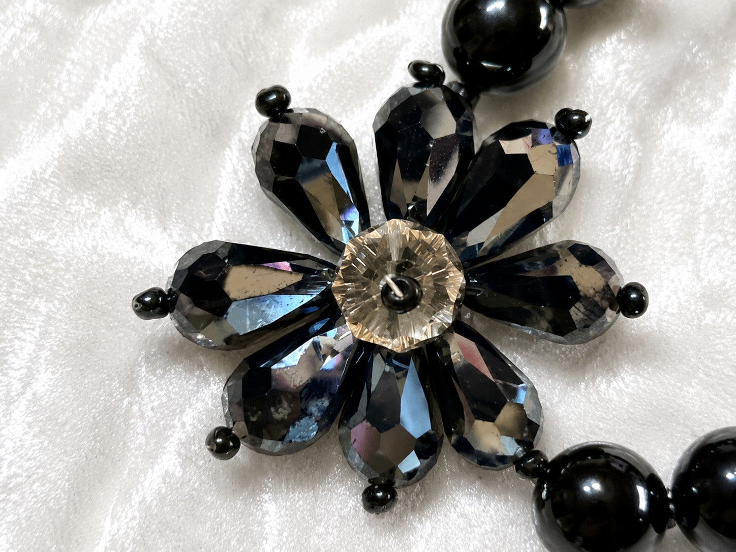 Black Beaded Flower Pendant Necklace approx 18." Facetedt Costume Jewelry