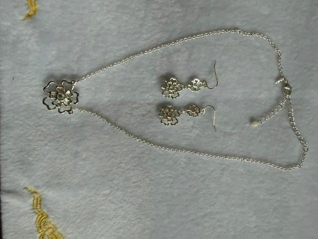 SHB Shofel Bros Silver Tone Rhinestone Flower Necklace Earrings Set 18in