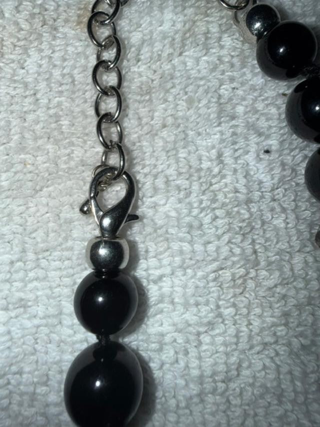 Black Beaded Flower Pendant Necklace approx 18." Facetedt Costume Jewelry