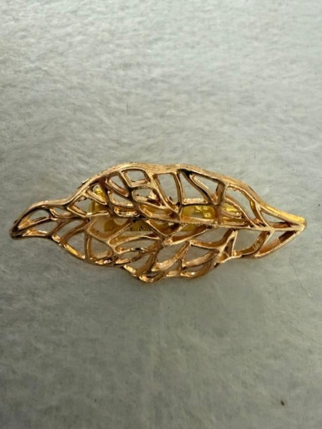 New Never Worn Gold Tone Openwork Leaf Brooch Pin 2 Inch