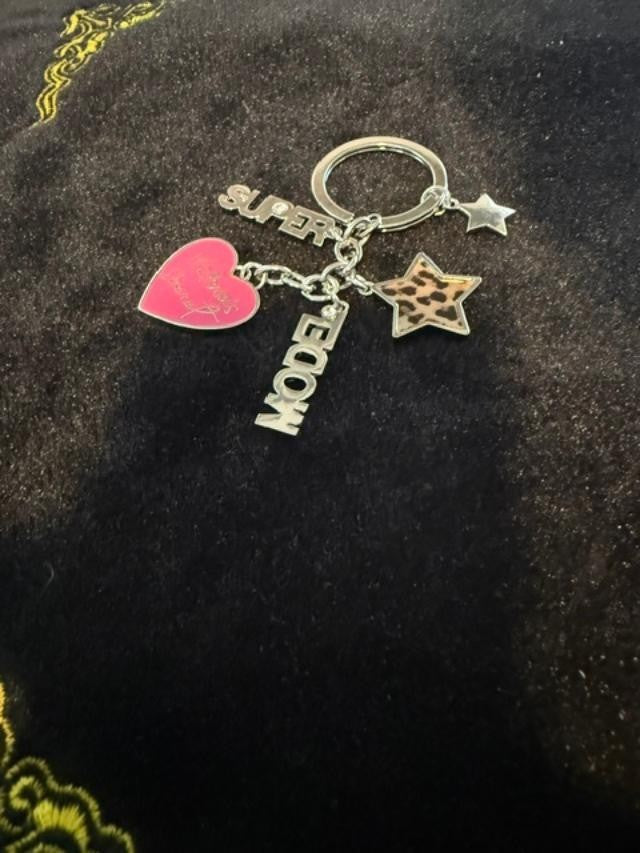 Victoria’s Secret Heart Supermodel Glam Girls Leopard Keyring Keychain