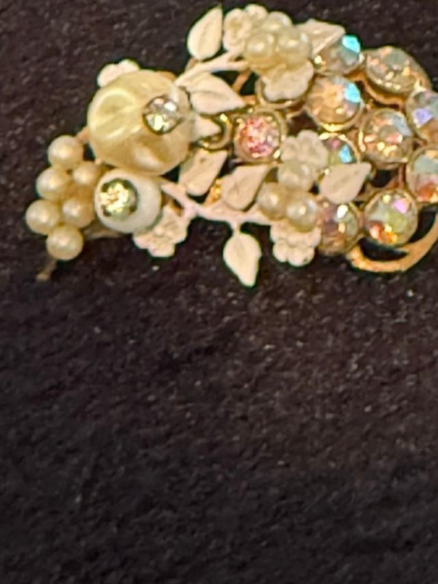 Vtg  Gold Tone Molded Faux Pearls Rhinestones Cluster Flower Pin Brooch MCM