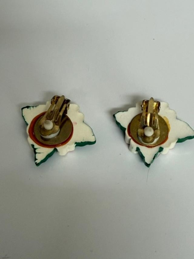 vintage dogwood flower clip-on earrings, about 1 inch, with cream/ivory petals,