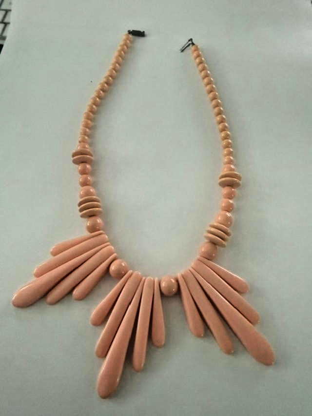 Peach Pink Faux Coral Plastic Beaded Fringe Bib Necklace 19 in