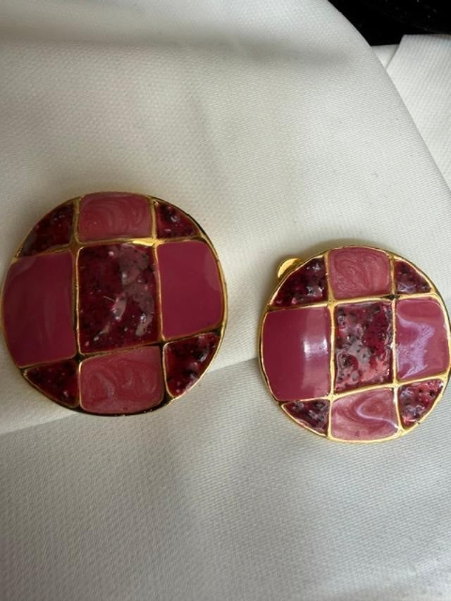 Vintage Clip-On Earrings. Pink & Gold Circle.,  1.5”Diam