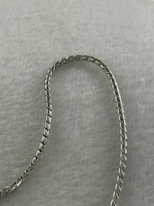 Black Clear Rhinestone Floral Round Pendant Silver Tone Necklace 17 Inch