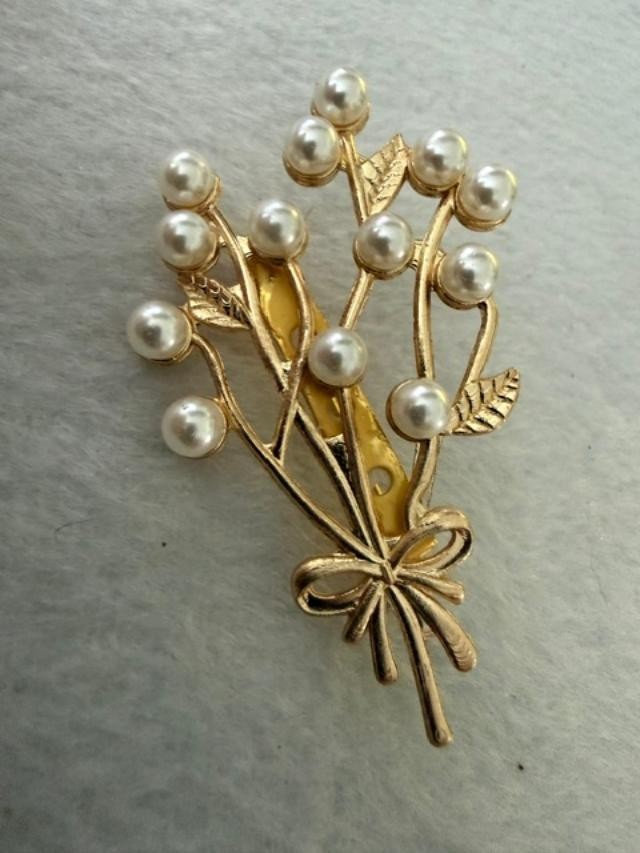 New Never Worn Faux Pearl Floral Branch Bouquet Brooch Gold Tone Pin 2 In