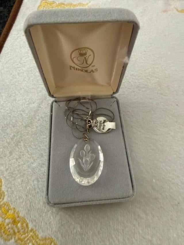 Vintage Intaglio Glass Tulip Pendant Faceted Crystal Floral Necklace Charm gift