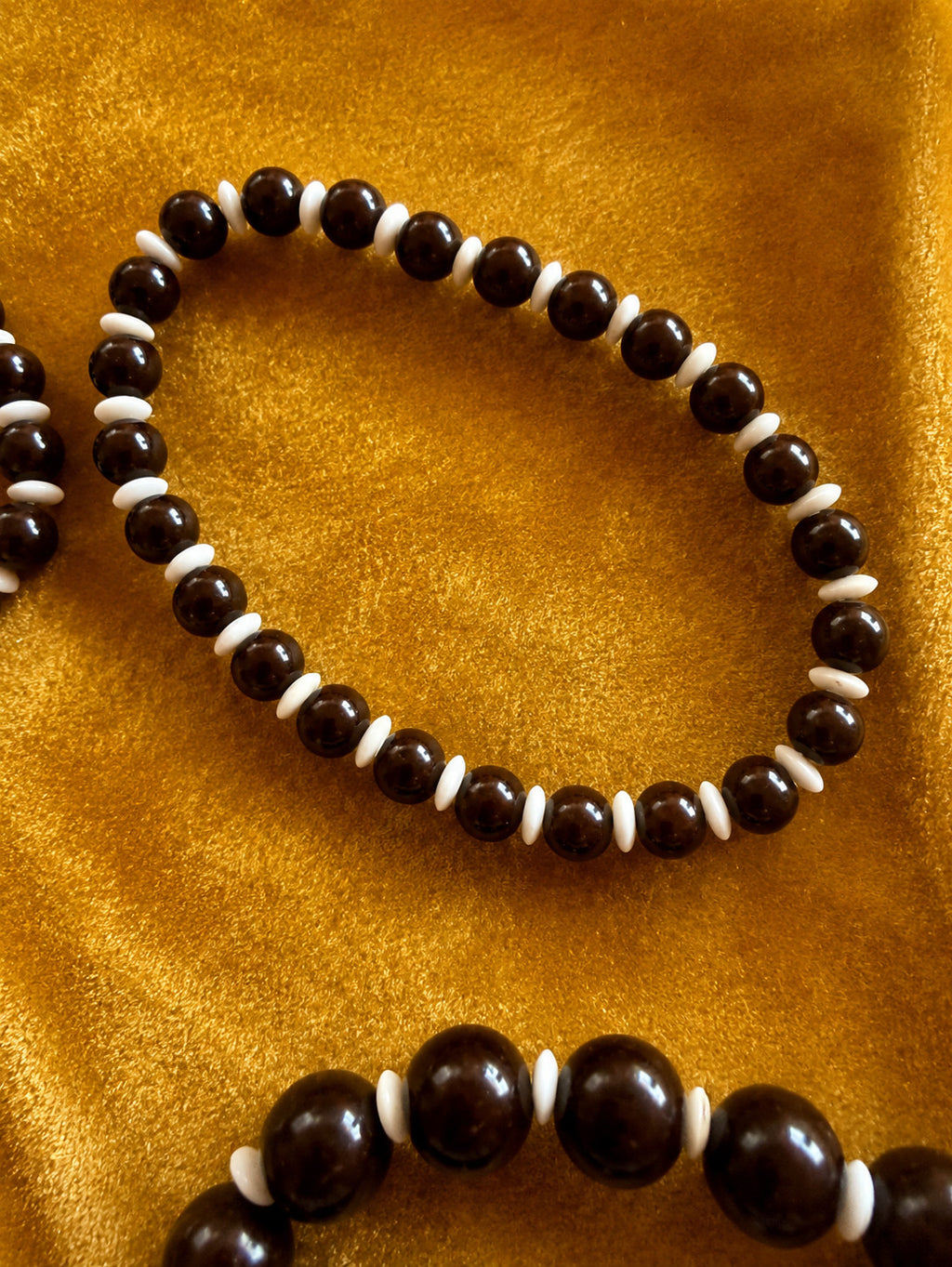 Set of 5 Deep Brown Graduated Bead Stretch Bracelets White Spacers