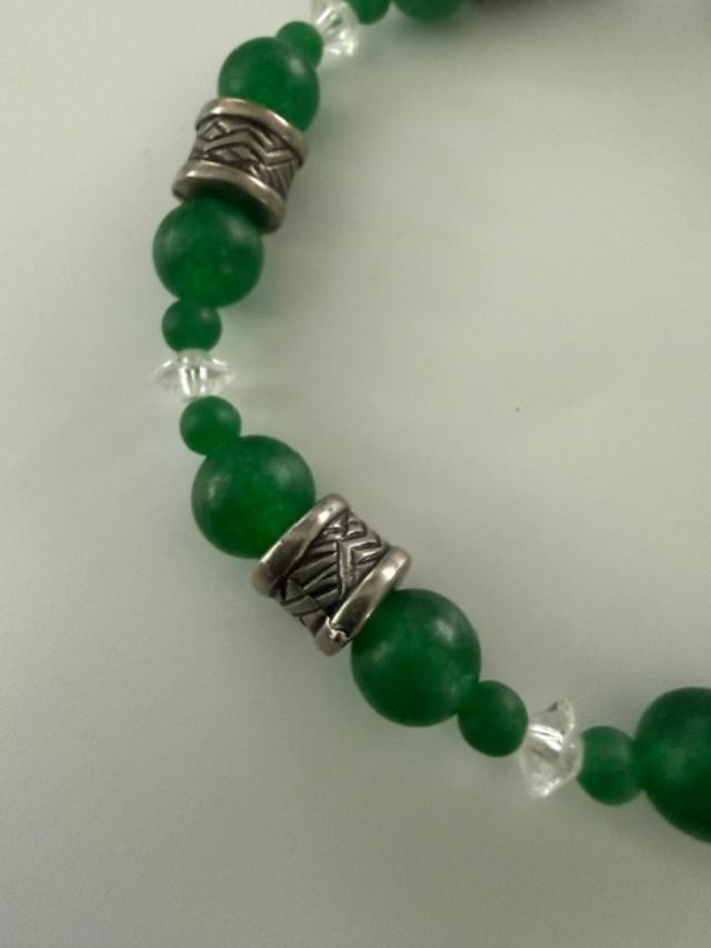 Green Beaded Stretch Bracelet Silver Tone Barrel Spacers Clear Accents