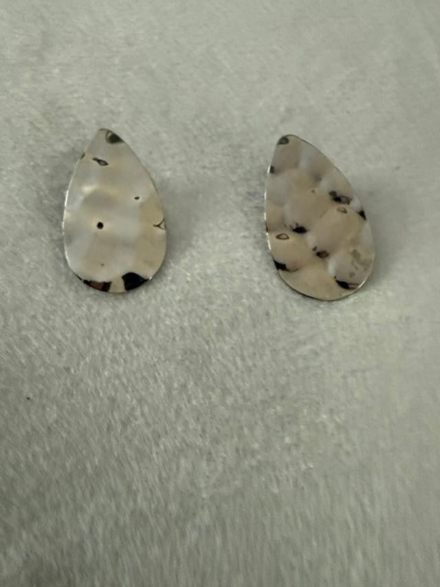 Vintage Silver Tone Hammered Teardrop Clip On Earrings Modernist