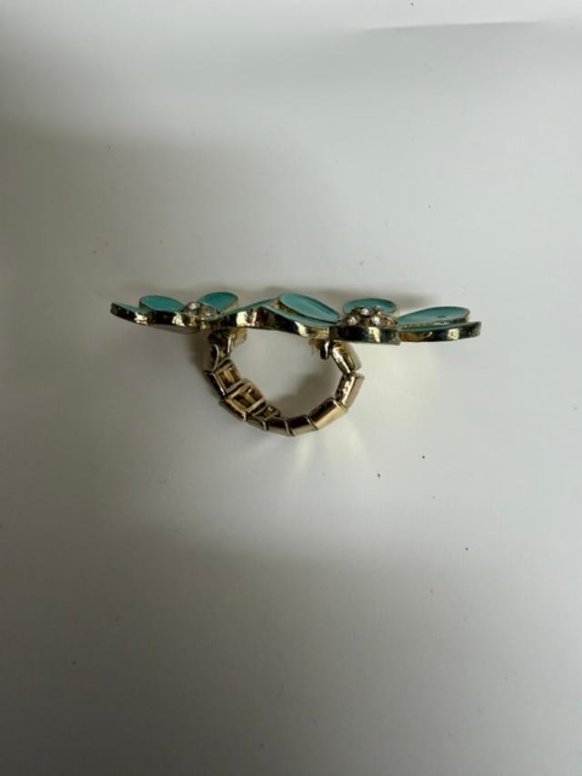 turquoise enamel double daisy flower stretch ring in gold-tone