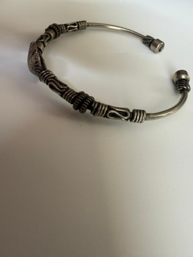 SILVER TONE BANGLE