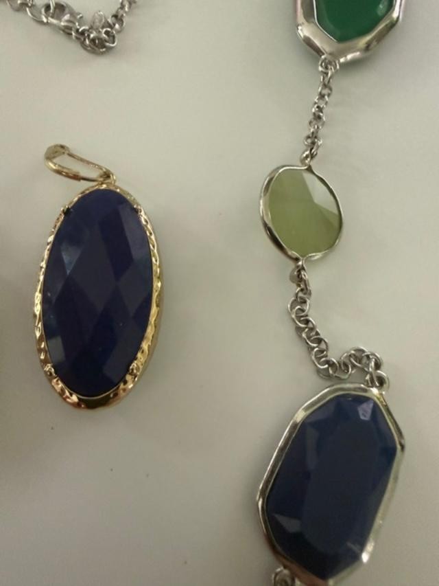 Set Premier Designs Gemma 39" Necklace 2 Pairs Green Blue Drop Earrings