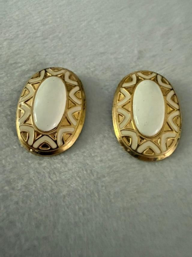Vintage Enamel Large Oval clip-on Earrings white & Gold Tone