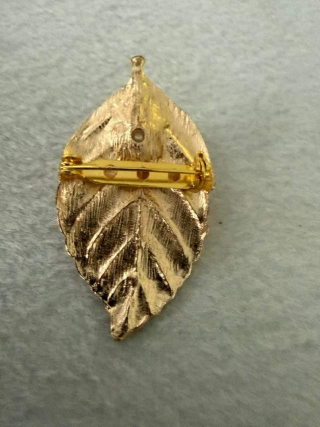 Gold Tone Textured Leaf Brooch Faux Pearl Accent Pin Unmarked Vintage Style