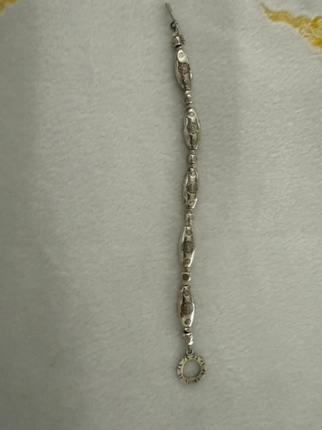Silver Tone Embossed Floral Oval Bead Toggle Bracelet 7 Inch