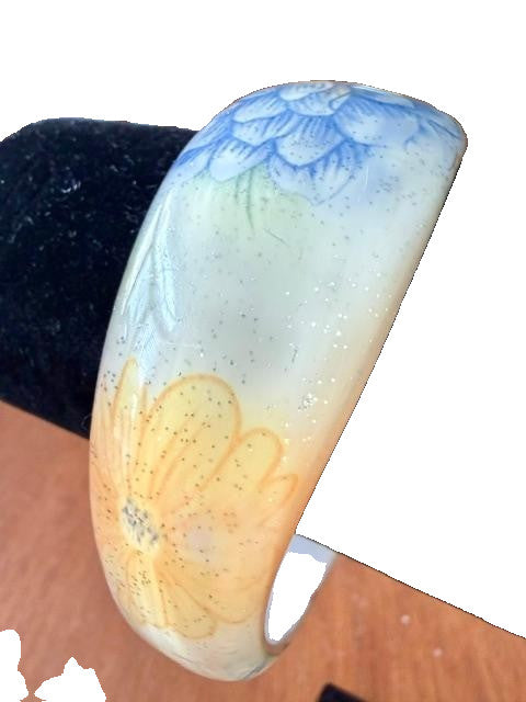 Vintage 1970s Floral Glitter Lucite Bangle Bracelet Blue Yellow 1.25" Wide