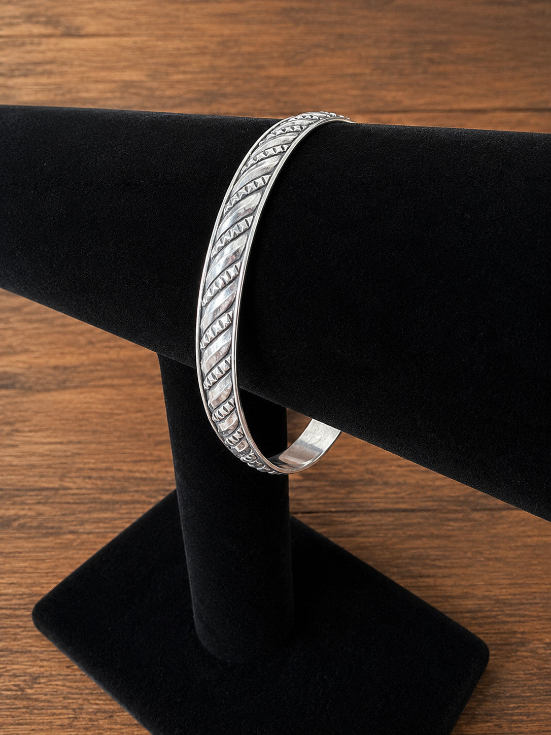 sterling silver bangle bracelet vintage  2.5 inch diam  7m wide aprox