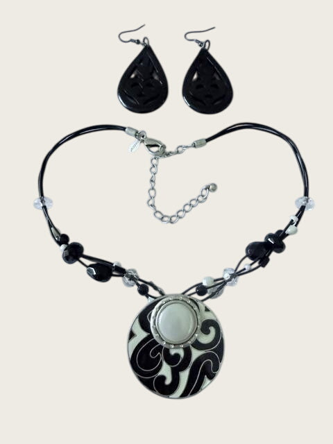 Chico's Black White Enamel Pendant Necklace & Earrings Set 18" Statement