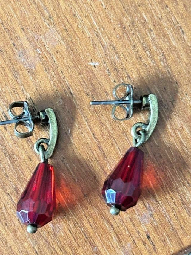 Red Faceted Teardrop Bead Dangle Earrings Antique Gold Tone Pierced