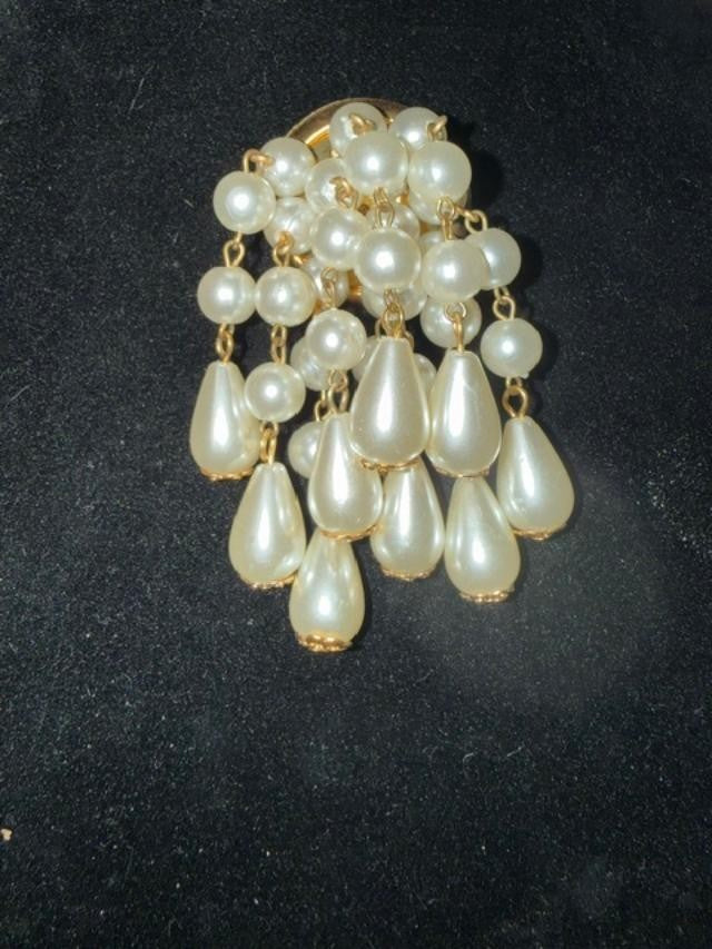 Vintage Faux Pearl Chandelier Cascading Waterfall Dangle Brooch Gold Tone