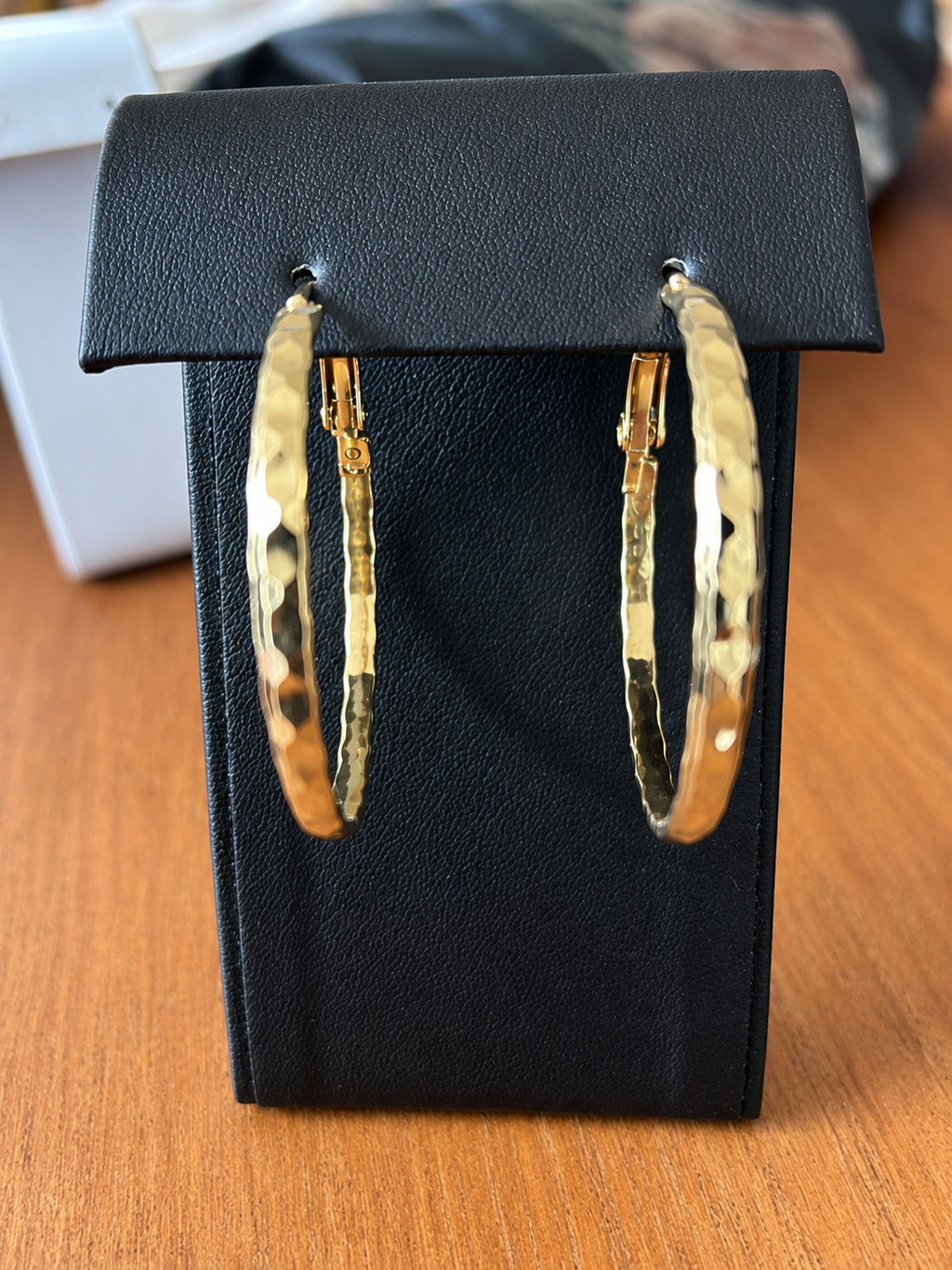 Large 1.5 Goldr-Tone Hammered Oval Hoop Earrings Hinged Closure