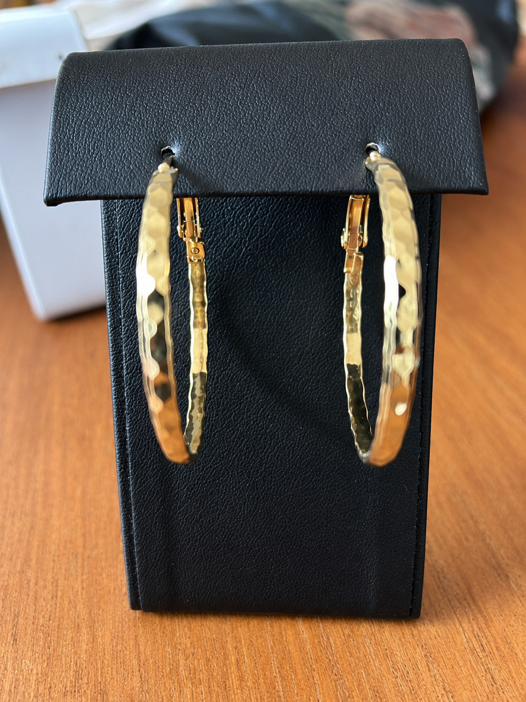 Large 1.5 Goldr-Tone Hammered Oval Hoop Earrings Hinged Closure