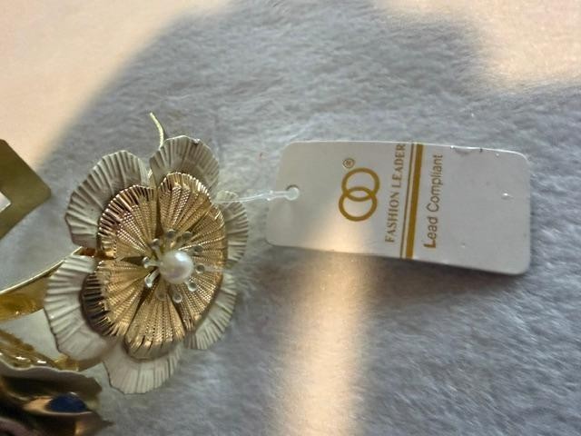 Chunky Gold Metal Flower Cuff Bracelet Filigree Wrap Rose Daisy's Pearl Large